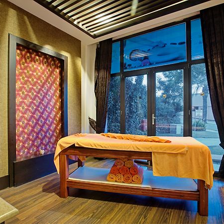 贝莱克水上世界酒店 安塔利亚 外观 照片 A massage table