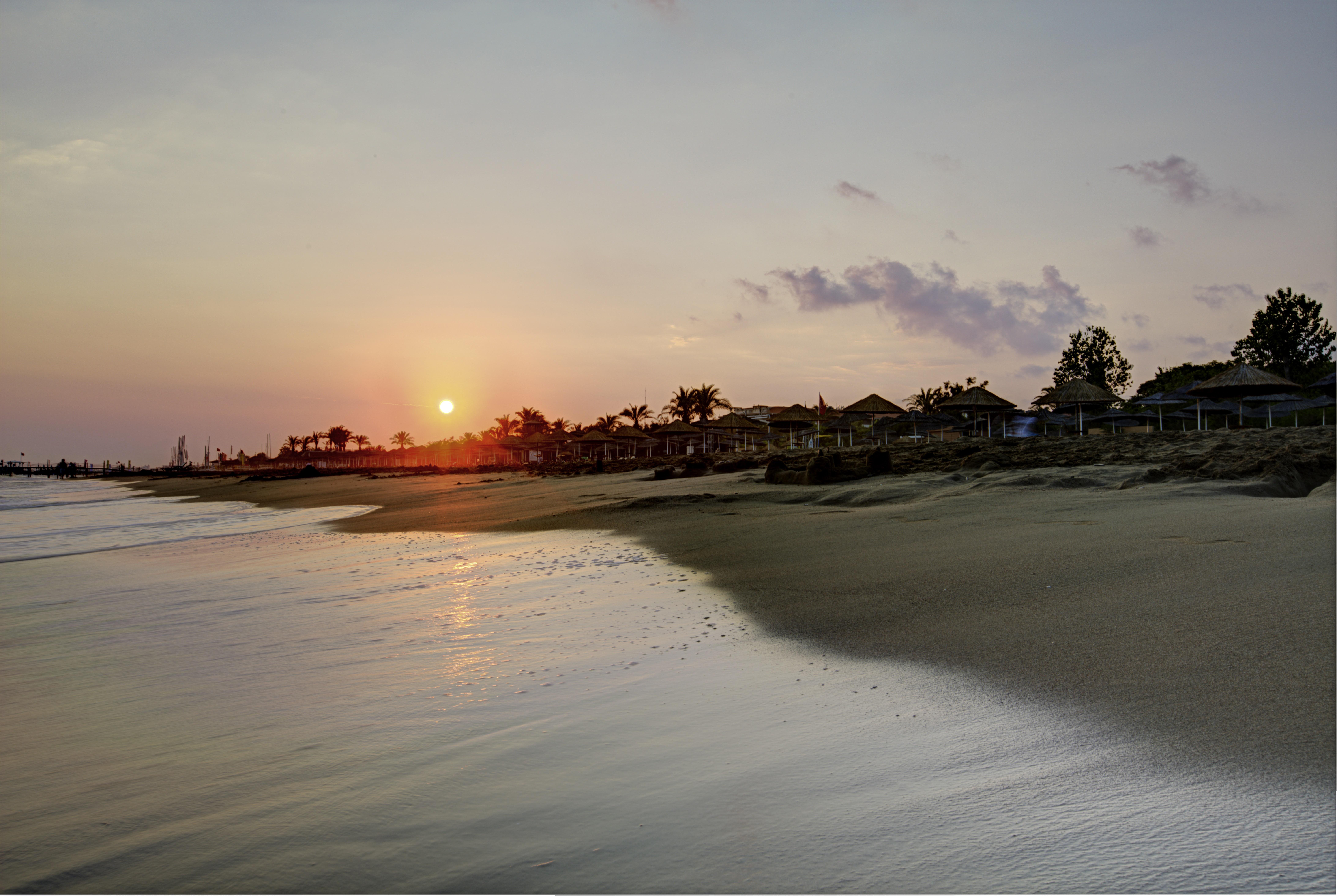 贝莱克水上世界酒店 安塔利亚 外观 照片 Sunset at the beach