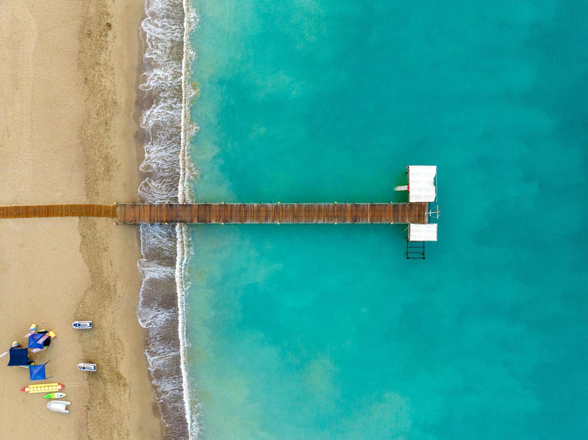 贝莱克水上世界酒店 安塔利亚 外观 照片 Aerial view of the beach
