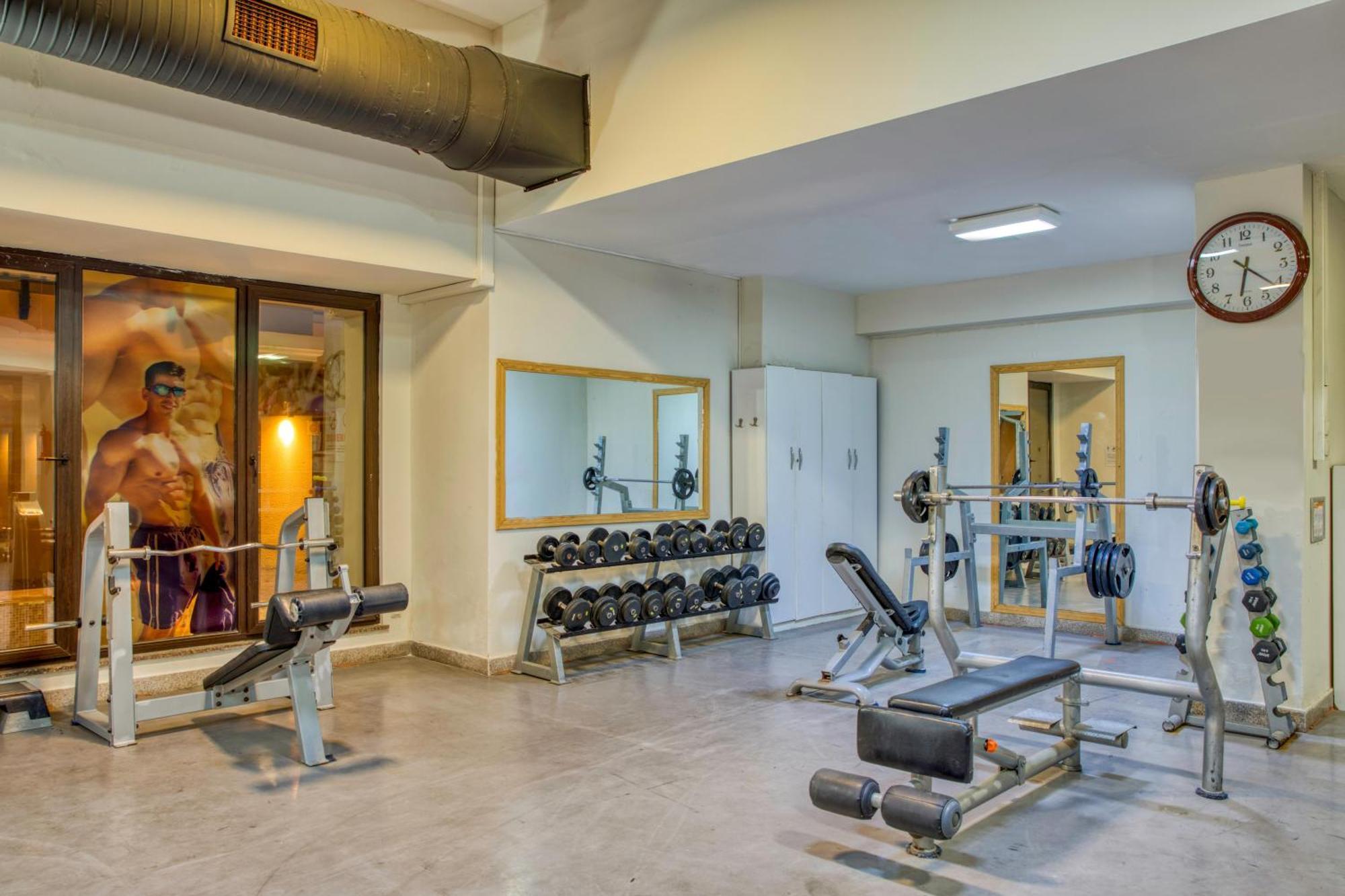 贝莱克水上世界酒店 安塔利亚 外观 照片 The gym at the hotel