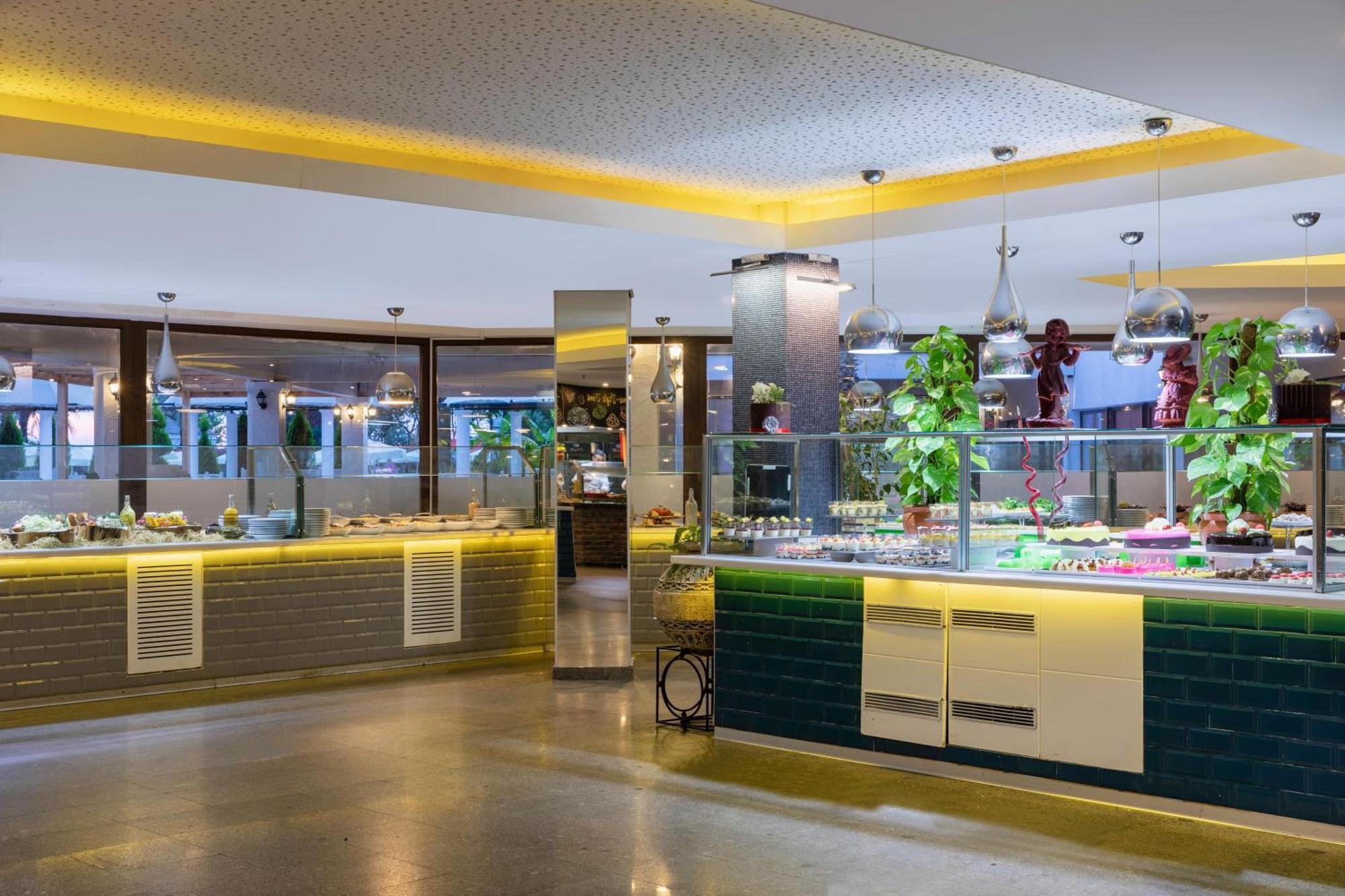 贝莱克水上世界酒店 安塔利亚 外观 照片 The buffet at the hotel