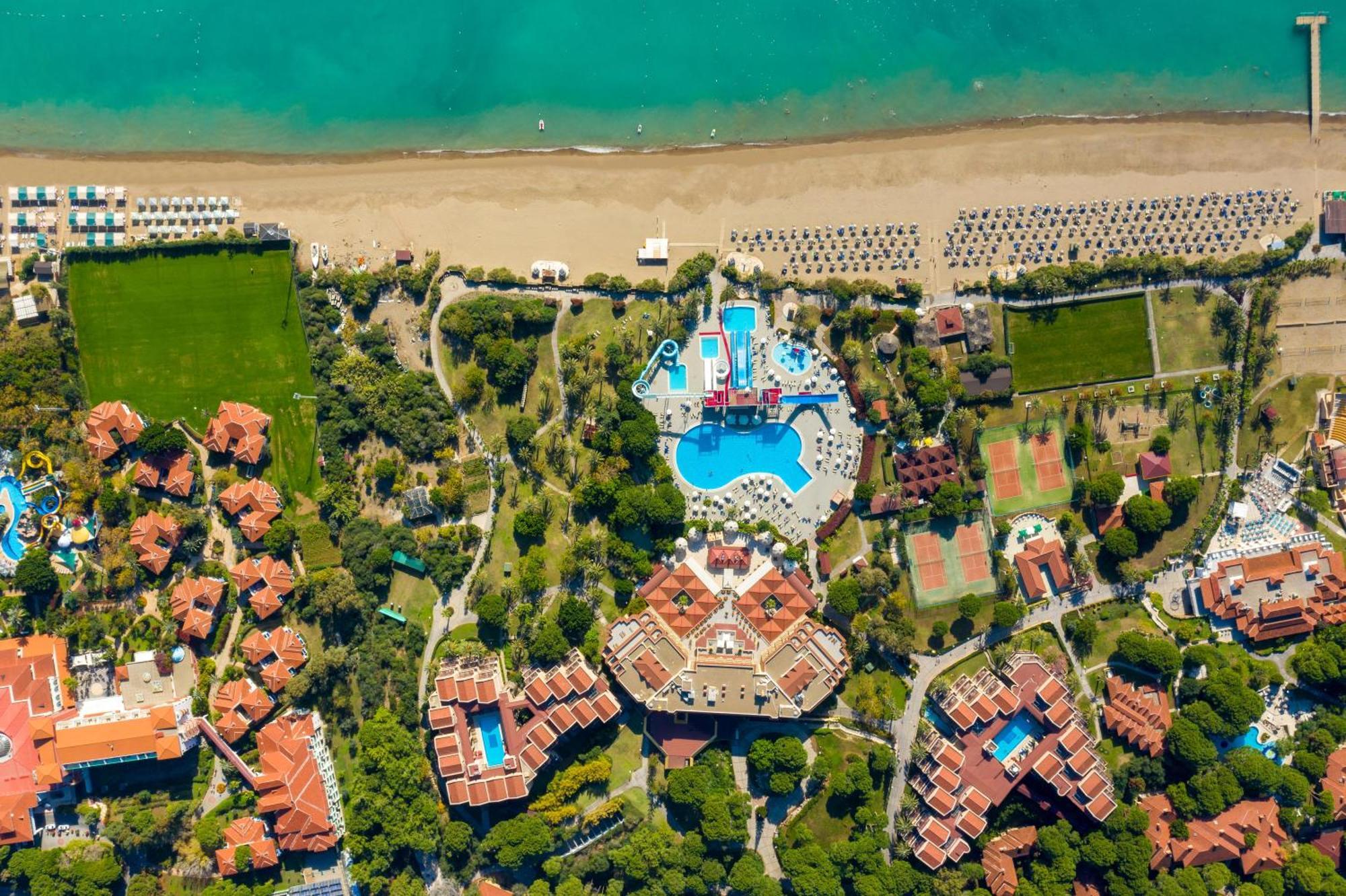 贝莱克水上世界酒店 安塔利亚 外观 照片 Aerial view of the resort